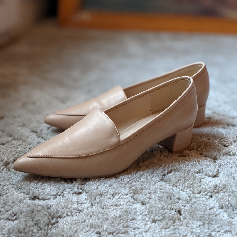 Beige Le Chateau loafers size 39 never worn!